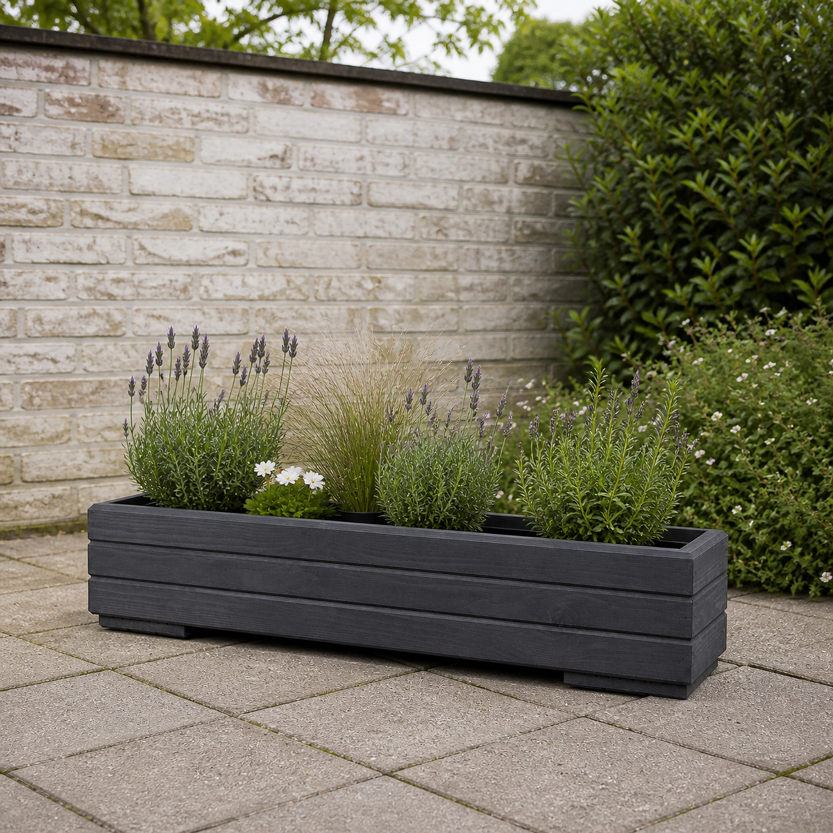 Houten balkonplantenbak 82 cm antraciet met uitneembare binnenbak in Nederlandse tuin