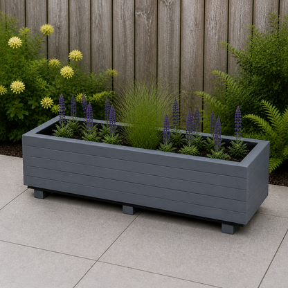 Houten plantenbak 100 cm antraciet in een rustige tuinsituatie 