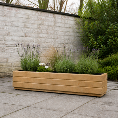 Houten balkonplantenbak 110 cm light oak in Nederlandse tuin met rustige beplanting 