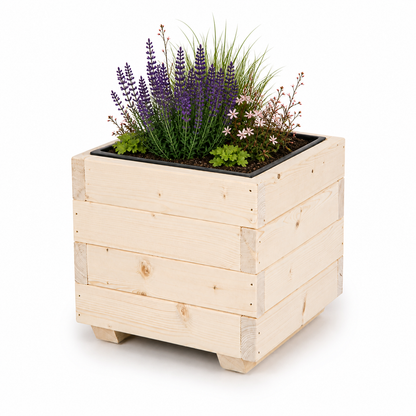 Houten plantenbak 33 cm met binnenbak in naturel, rustig beplant met zichtbare aarde op witte achtergrond 