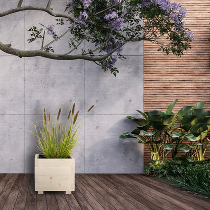Houten plantenbak 33 cm in naturel met echte beplanting in een tuinsituatie 
