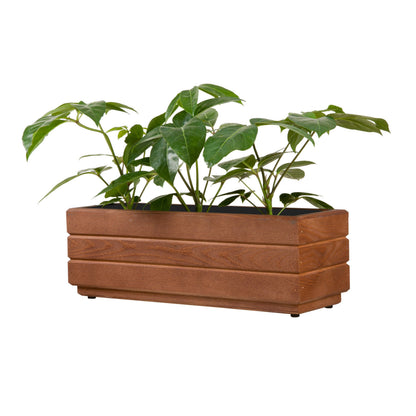 Houten balkonplantenbak 50 cm walnoot met rustige groene beplanting op witte achtergrond 