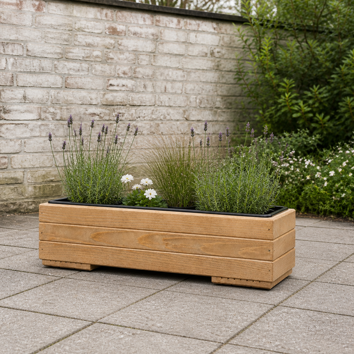 Houten balkonplantenbak 61,5 cm light oak met uitneembare binnenbak in Nederlandse tuin 