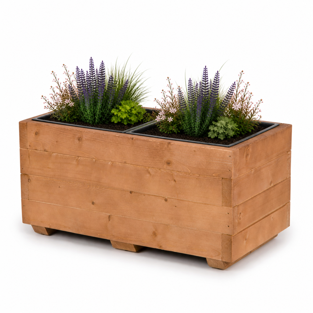 Houten plantenbak 62 cm met twee binnenbakken in walnoot, rustig beplant met zichtbare aarde op witte achtergrond 