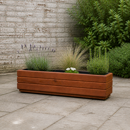 Houten balkonplantenbak 70 cm walnoot in Nederlandse tuin met rustige beplanting 