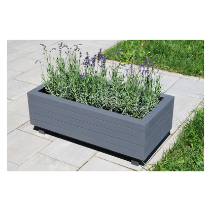 Houten plantenbak 80 cm in antraciet in een echte tuin 
